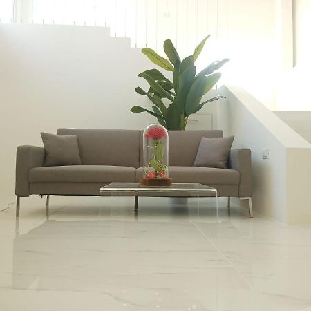 Elegant Basement Suite Orosei Exterior foto